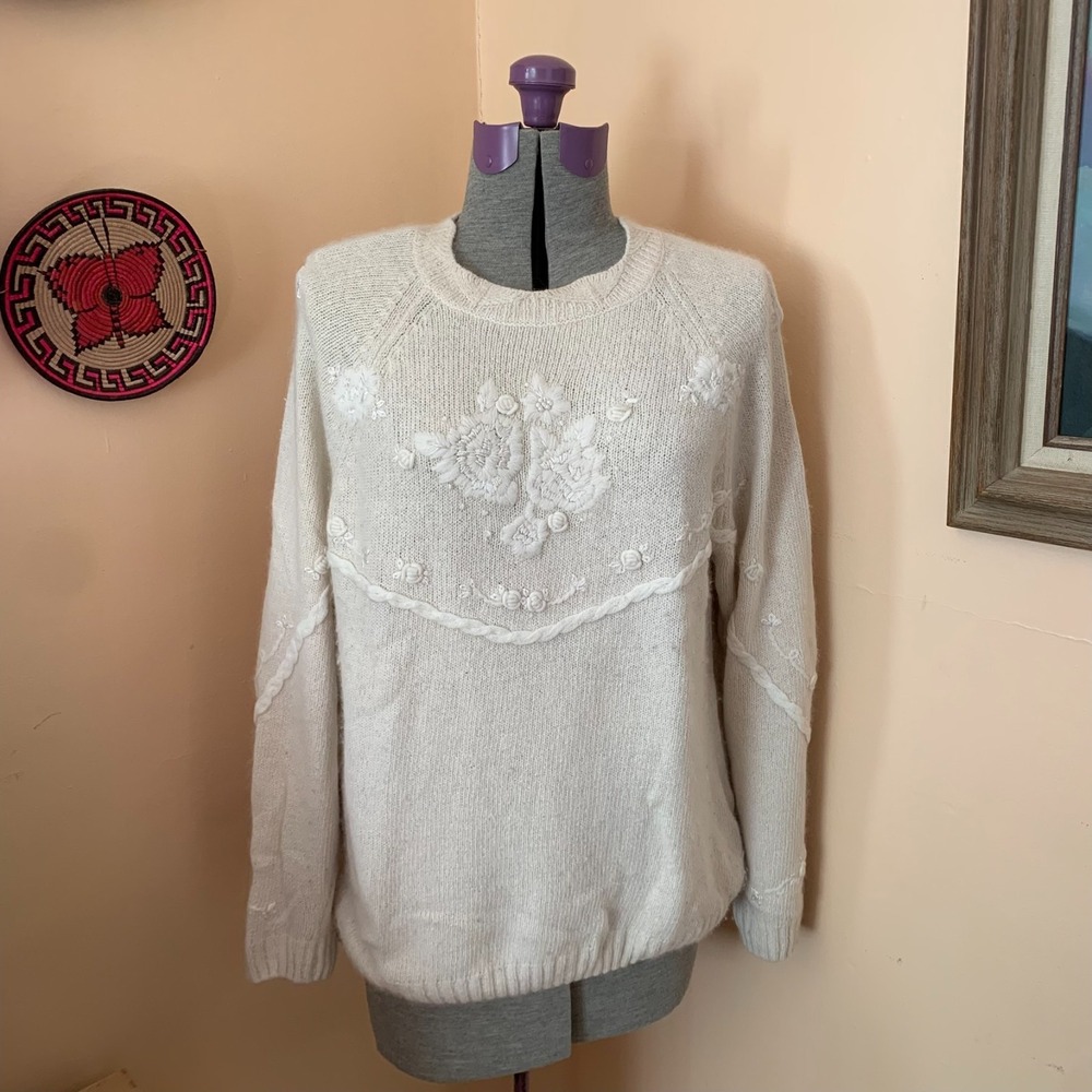 Tina Peters Vintage Silk Blend Floral Embroidered Crewneck Sweater Cream White